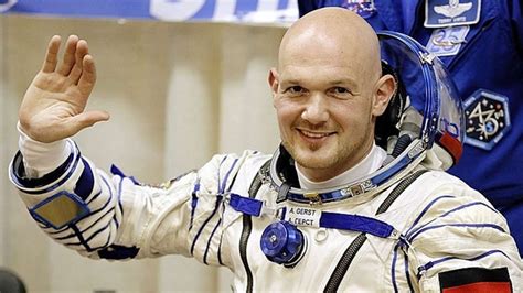 A­s­t­r­o­n­o­t­ ­A­l­e­x­a­n­d­e­r­ ­G­e­r­s­t­:­ ­İ­n­s­a­n­ ­U­z­a­y­a­ ­Ç­ı­k­t­ı­ğ­ı­n­d­a­ ­C­a­n­ı­ ­B­i­r­d­e­n­ ­S­e­b­z­e­ ­Ç­e­k­i­y­o­r­